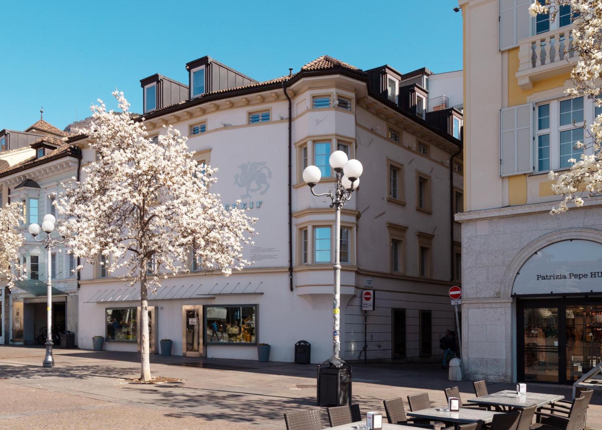 Hotel Greif, A Member Of Design Hotels 볼차노 외부 사진